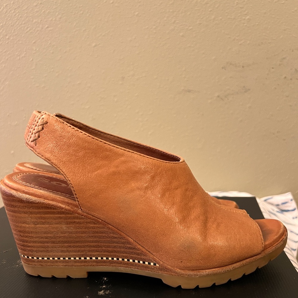 Women’s Size 9 gently loved Sorel wedge sandals